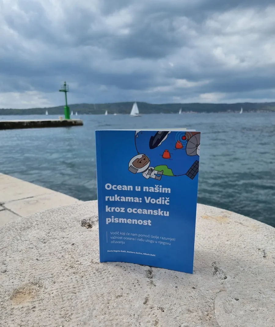 Stigao  "Ocean u našim rukama: vodič kroz oceansku pismenost" - zatražite svoj primjerak